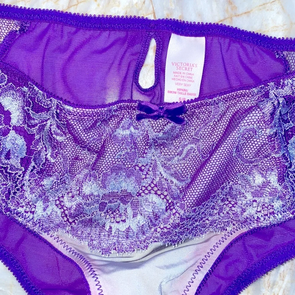 2 Pc Set: Medium Very Sexy Panty and 34B Bra BOMBSHELL Satin Lace Lilac Vintage
